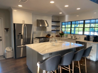 Beautiful clean kitchen with central balcony